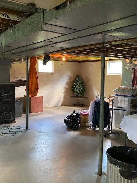 4942 Georgetown Road Franklin, PA 16323 - Photo 28 of 28 a room with gym equipment and a table