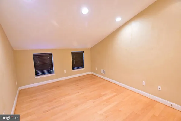 $2,700 | 21 South Chapel Street, Baltimore, MD 21231