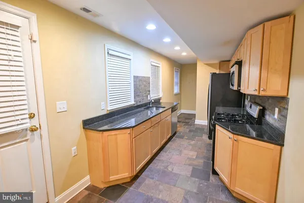 $2,700 | 21 South Chapel Street, Baltimore, MD 21231