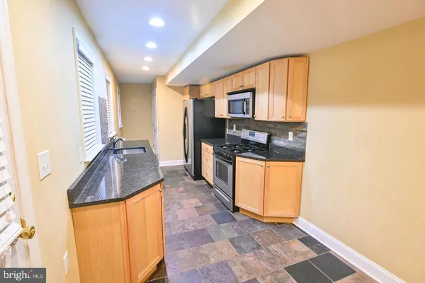 $2,700 | 21 South Chapel Street, Baltimore, MD 21231