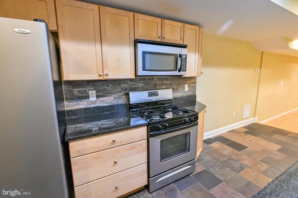 $2,700 | 21 South Chapel Street, Baltimore, MD 21231