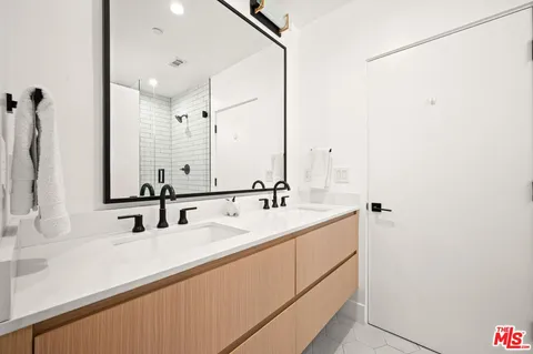 $1,399,999 | 1444 Hi Point Street, Los Angeles, CA 90035