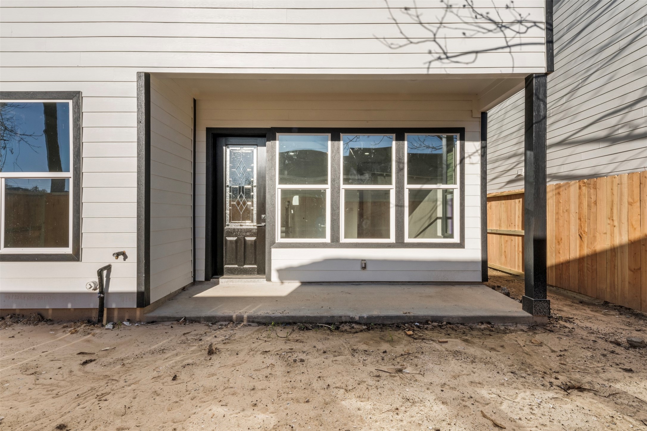 1306 Duff Lane Houston, TX 77022 - Photo 29 of 33 a front view of a house