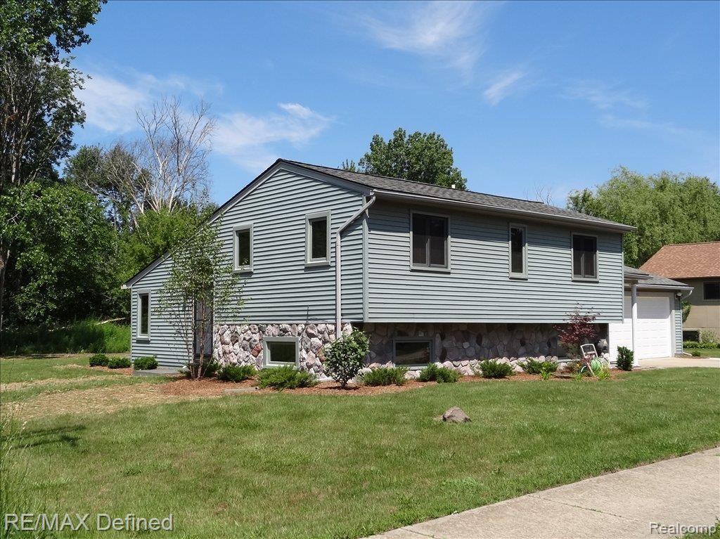 3240 Bathurst Avenue Rochester, MI 48309 - Photo 6 of 25 Bathurst 006