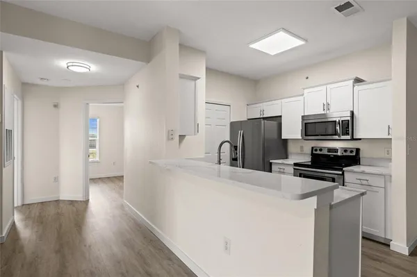 $304,900 | 5447 Vineland Road, Unit 1308, Orlando, FL 32811
