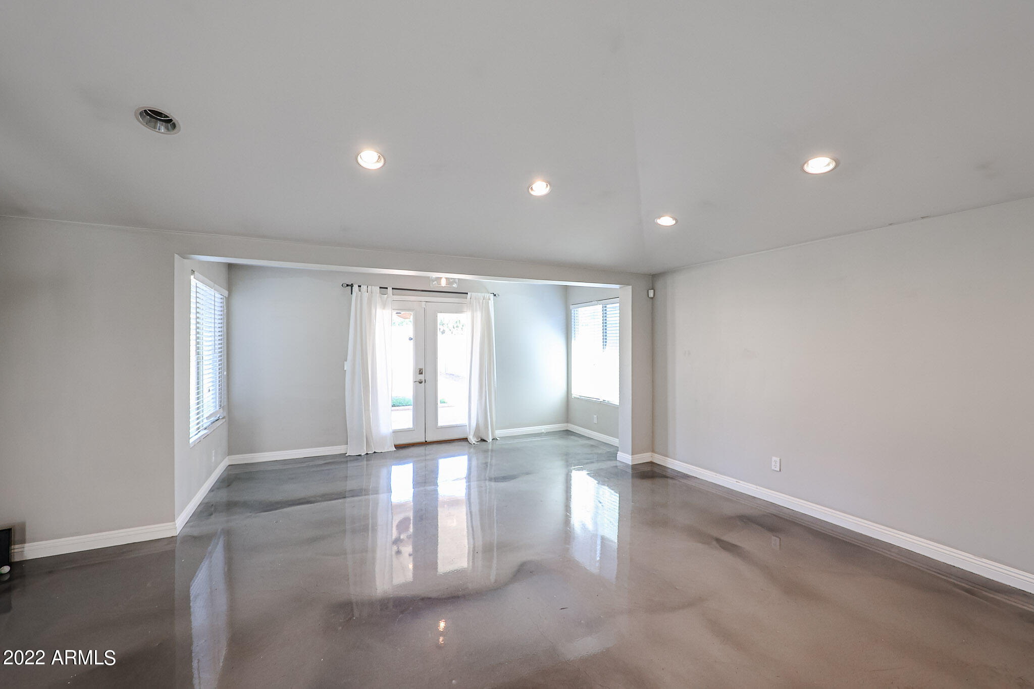 1034 East Elm Street Phoenix, AZ 85014 - Photo 8 of 30 Living Room