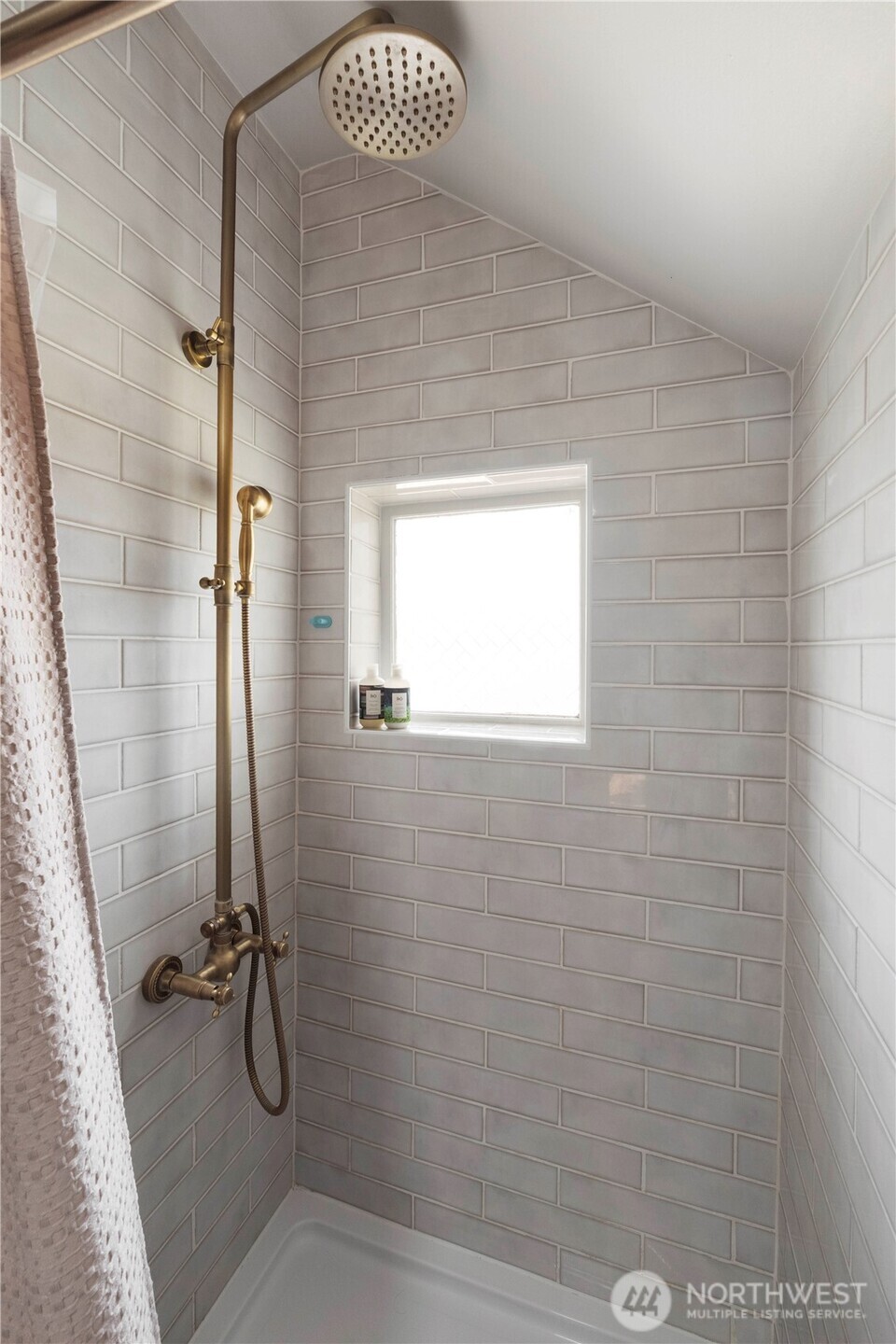 425 Valley Avenue East Sumner, WA 98390 - Photo 23 of 34 a bathroom with a shower