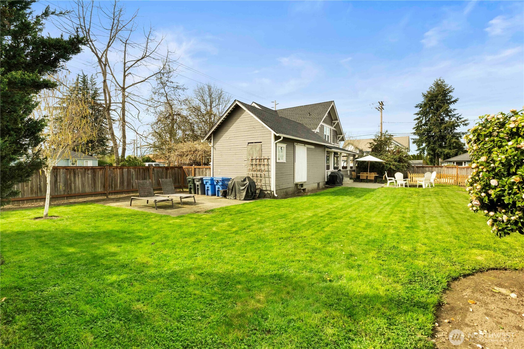 425 Valley Avenue East Sumner, WA 98390 - Photo 31 of 34 a front view of house with yard and green space