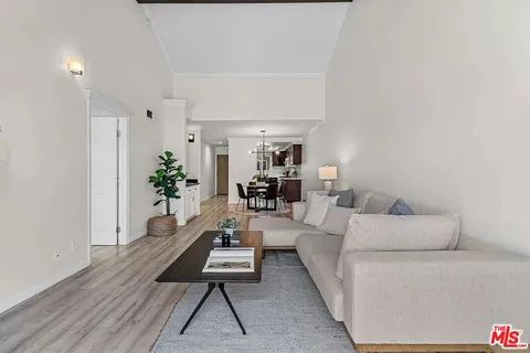 $725,000 | 11930 Avon Way, Unit 207, Los Angeles, CA 90066