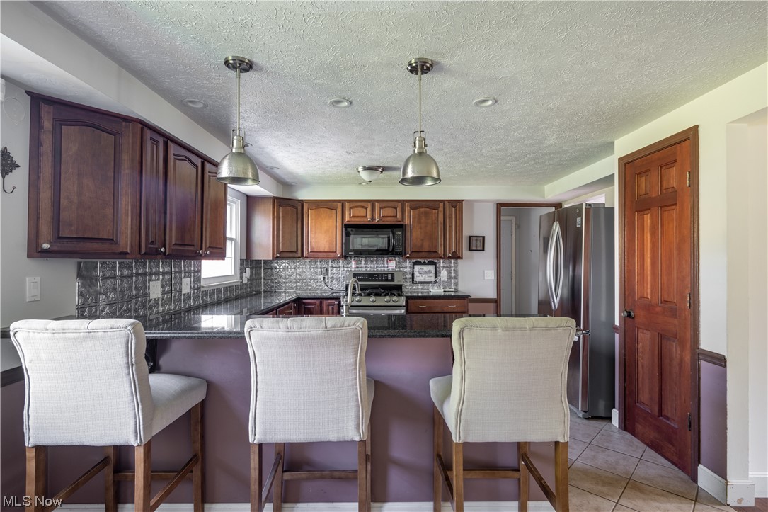 18178 Howe Road Strongsville, OH 44136 - Photo 9 of 29 Kitchen - eat in