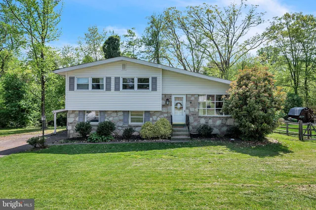 $550,000 | 28 Pennlyn Road, Churchville, PA 18966