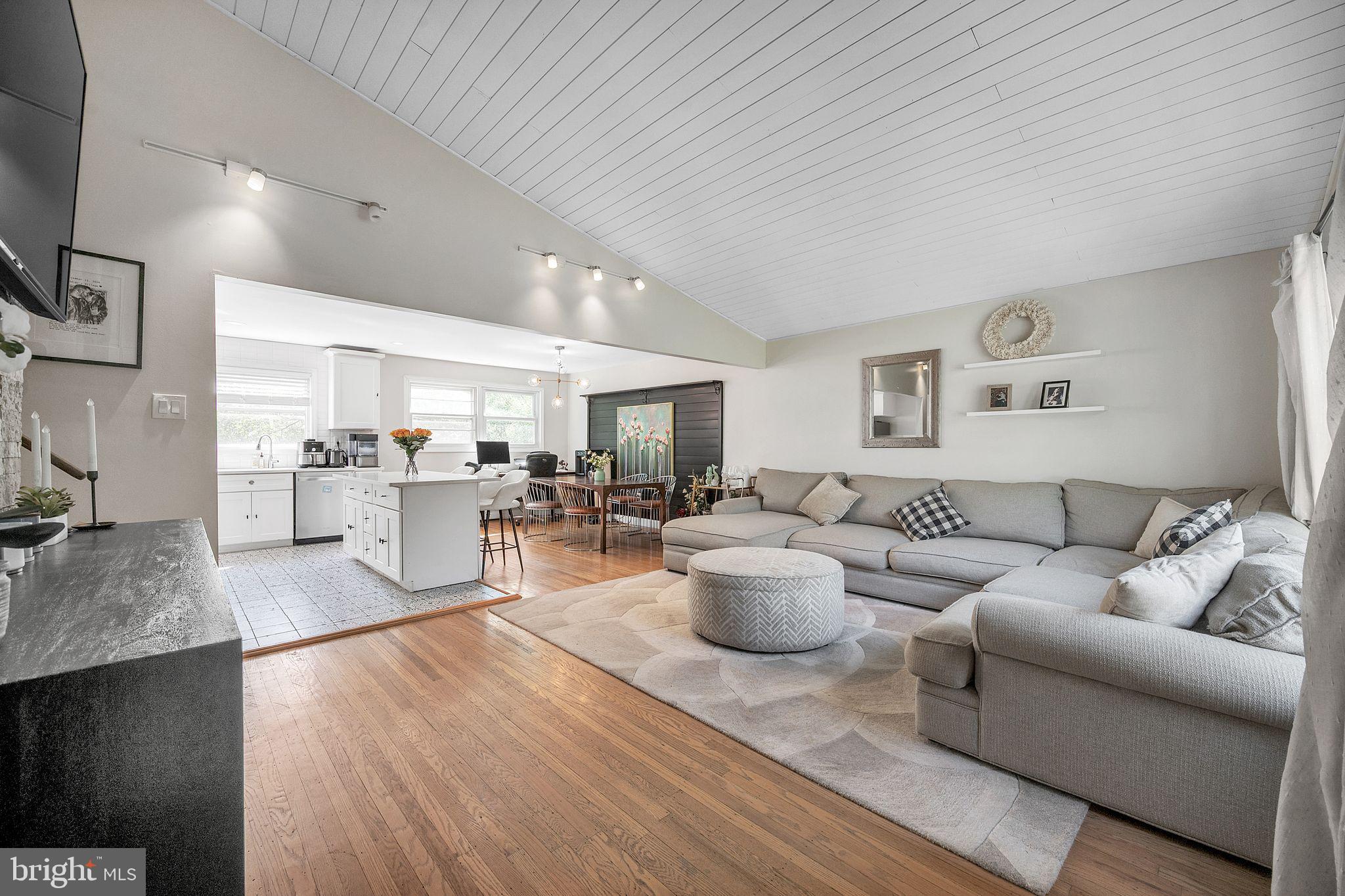 28 Pennlyn Road Churchville, PA 18966 - Photo 4 of 24