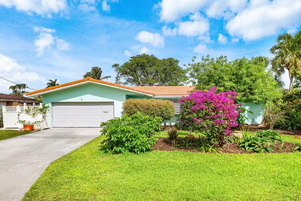 $1,175,000 | 200 Northwest 11th Avenue, Boca Raton, FL 33486