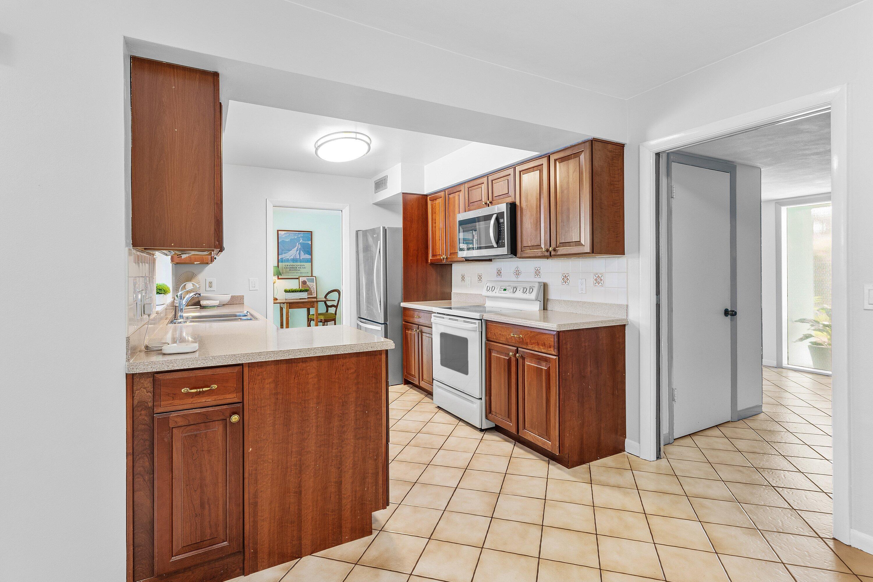 200 Northwest 11th Avenue Boca Raton, FL 33486 - Photo 13 of 32 Kitchen