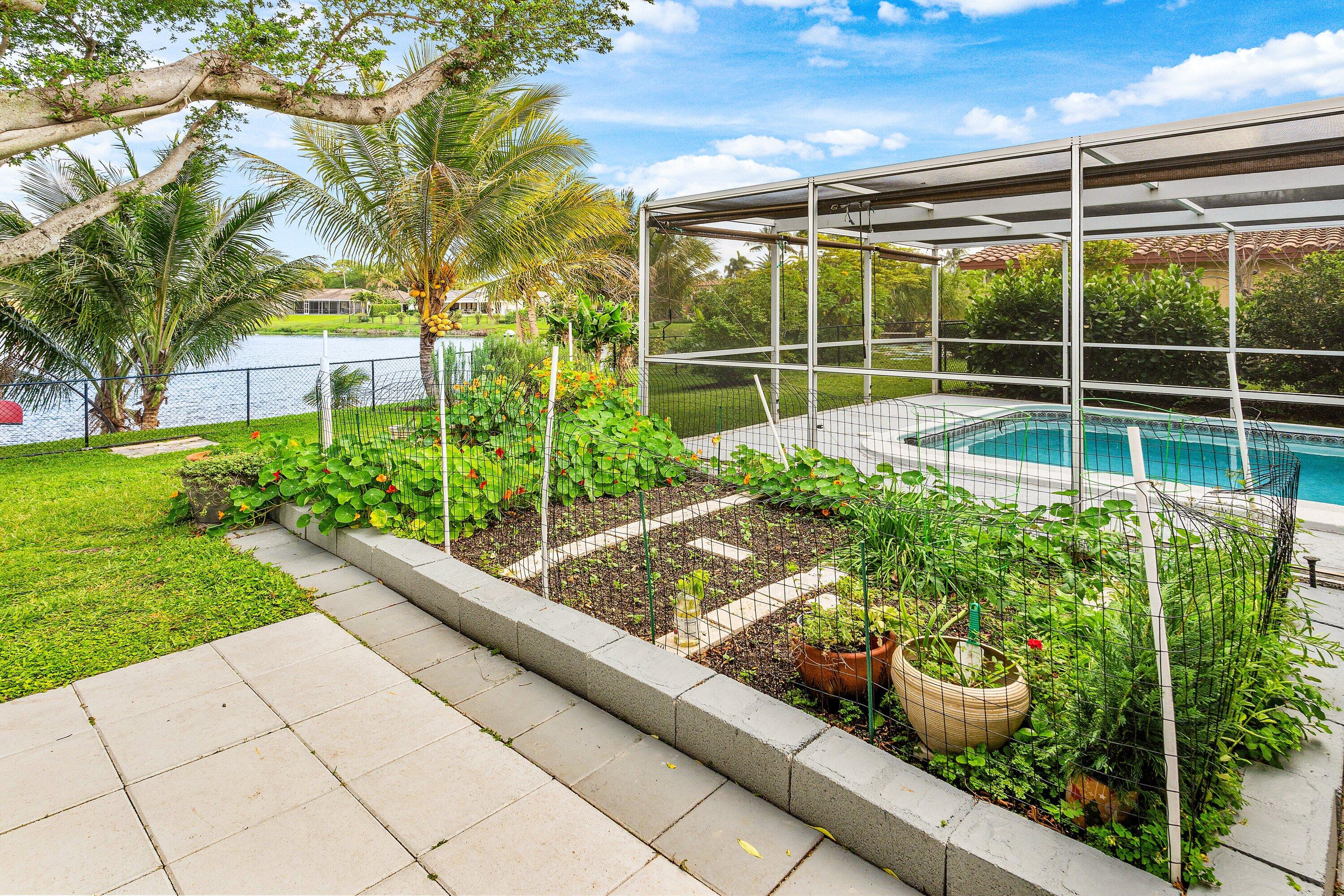 200 Northwest 11th Avenue Boca Raton, FL 33486 - Photo 27 of 32 Garden and yard