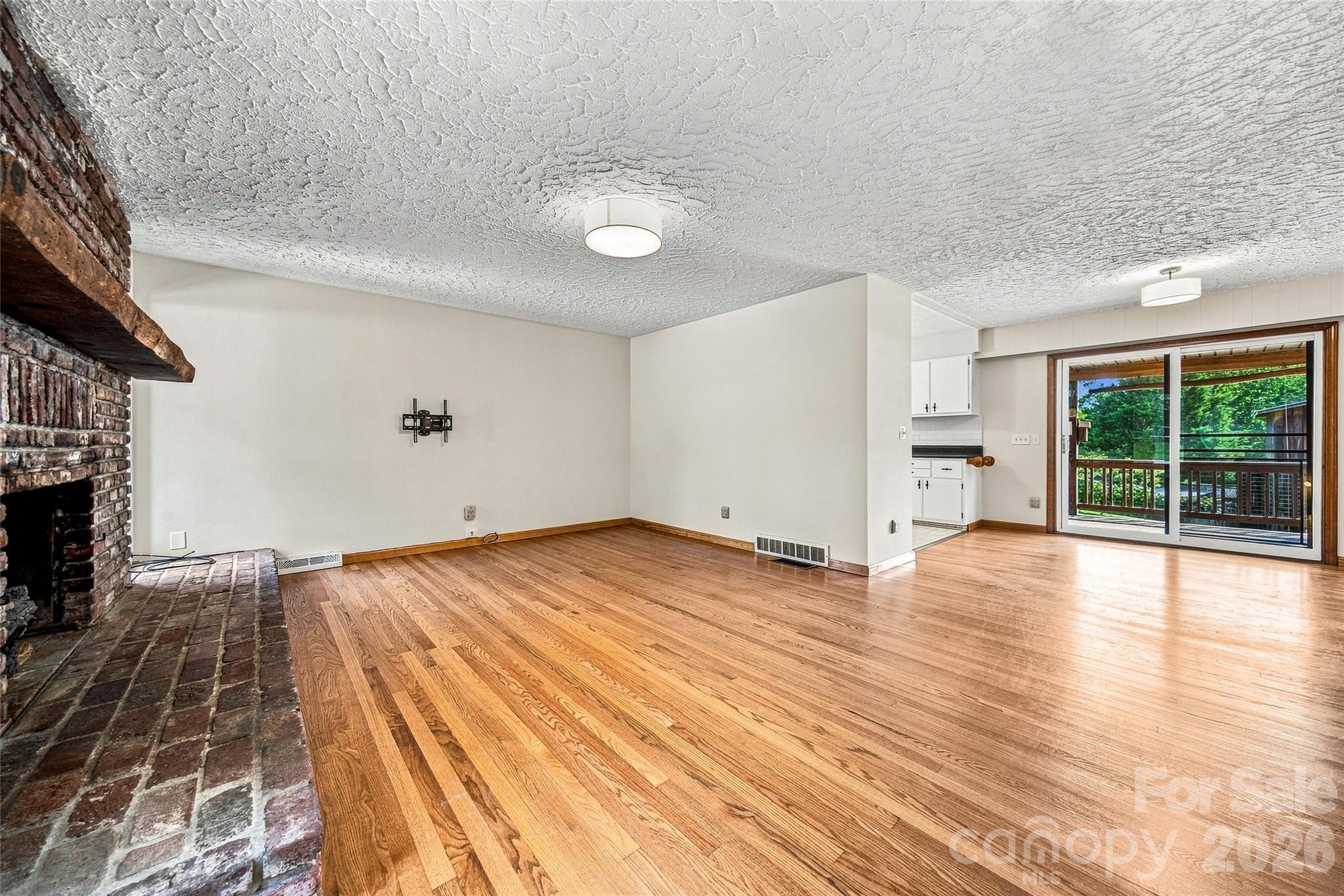 708 Loop Road Hendersonville, NC 28792 - Photo 8 of 32 Gallery Image 8