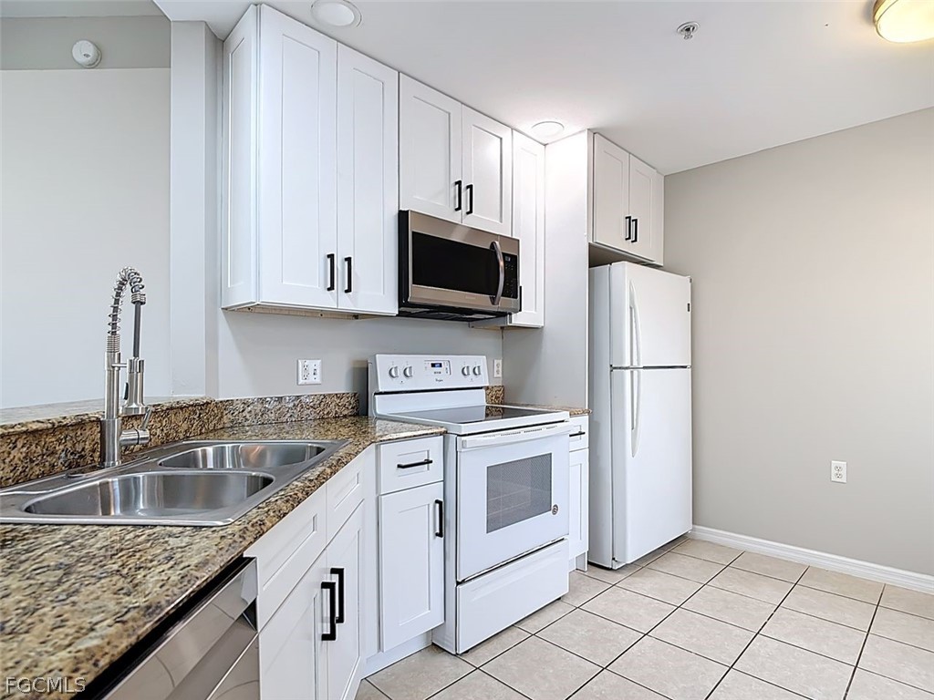 12151 Summergate Circle, Unit R101 Fort Myers, FL 33913 - Photo 3 of 48