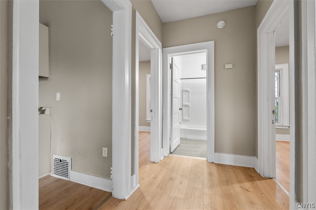 712 Oak Street Syracuse, NY 13203 - Photo 4 of 10