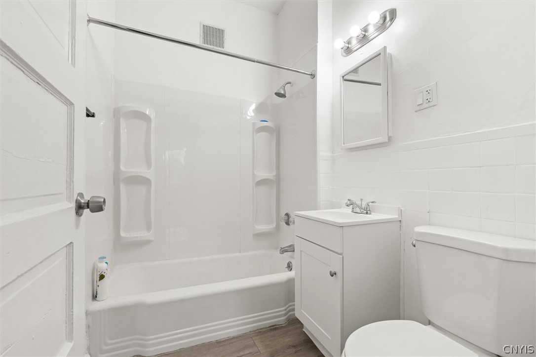 712 Oak Street Syracuse, NY 13203 - Photo 7 of 10