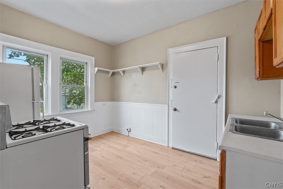 712 Oak Street Syracuse, NY 13203 - Photo 9 of 10