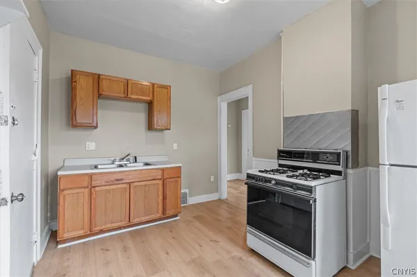$1,691 | 712 Oak Street, Syracuse, NY 13203