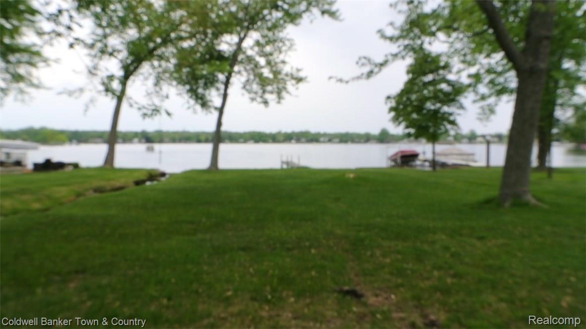 10237 Carmer Road Fenton, MI 48430 - Photo 3 of 27 DSC_3322.JPG