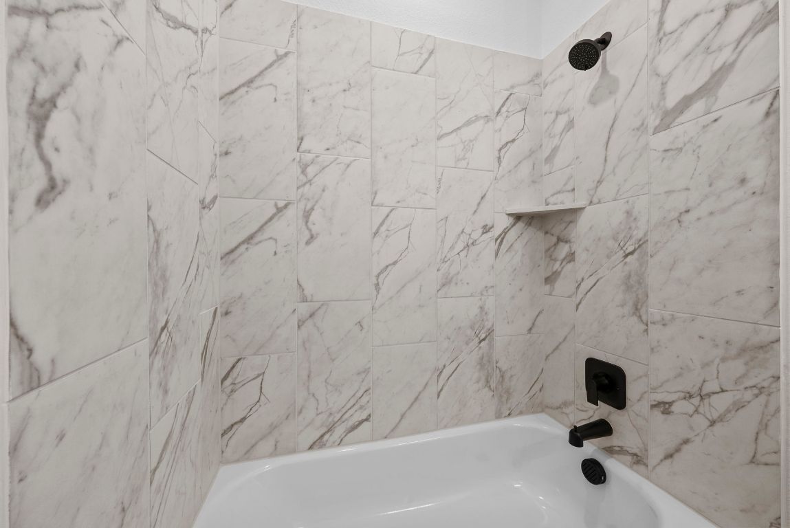 109 Strawberry Lane Georgetown, TX 78628 - Photo 33 of 40 a bathroom with a bathtub