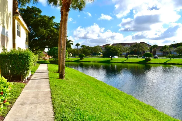 $192,500 | 7670 Westwood Drive, Unit 718, Tamarac, FL 33321