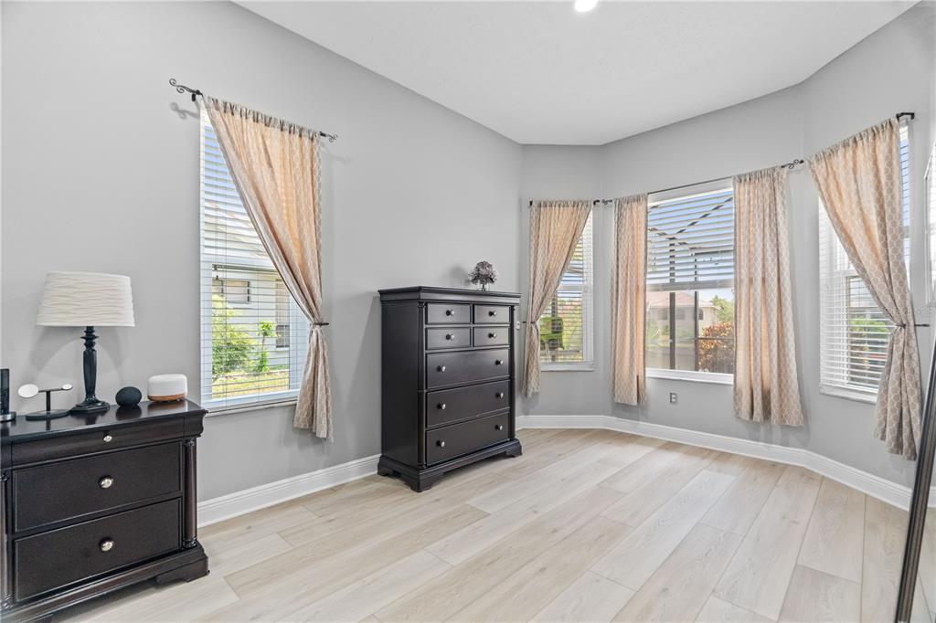 9810 Compass Point Way Tampa, FL 33615 - Photo 40 of 66