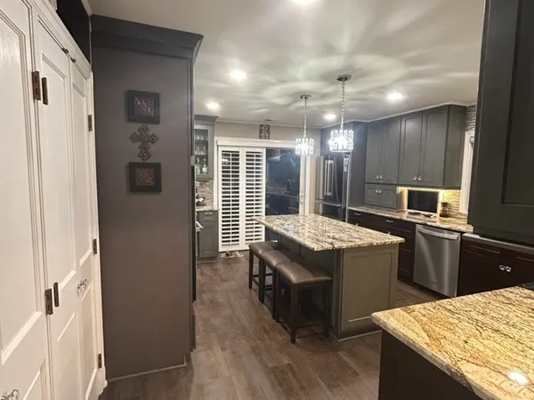 $1,100,000 | 4 Oak Brook Club Drive, Unit G205, Oak Brook, IL 60523