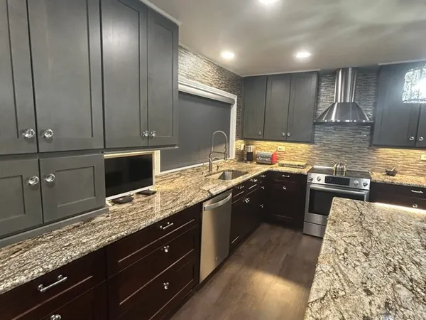 $1,100,000 | 4 Oak Brook Club Drive, Unit G205, Oak Brook, IL 60523