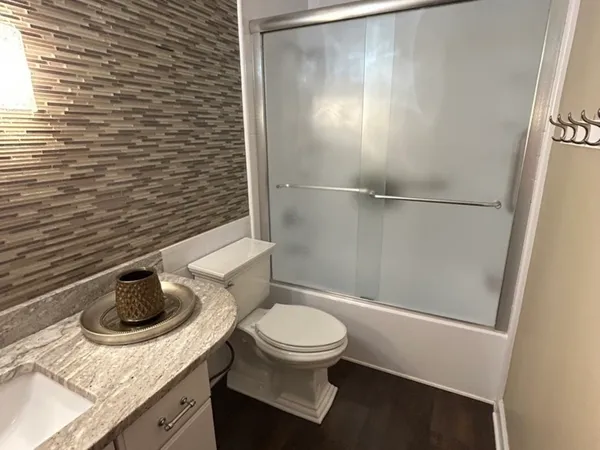 $1,100,000 | 4 Oak Brook Club Drive, Unit G205, Oak Brook, IL 60523