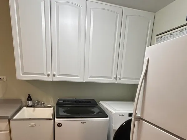 $1,100,000 | 4 Oak Brook Club Drive, Unit G205, Oak Brook, IL 60523