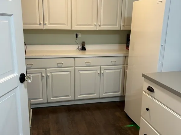 $1,100,000 | 4 Oak Brook Club Drive, Unit G205, Oak Brook, IL 60523