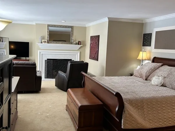 $1,100,000 | 4 Oak Brook Club Drive, Unit G205, Oak Brook, IL 60523