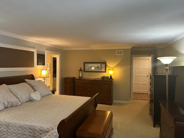 $1,100,000 | 4 Oak Brook Club Drive, Unit G205, Oak Brook, IL 60523