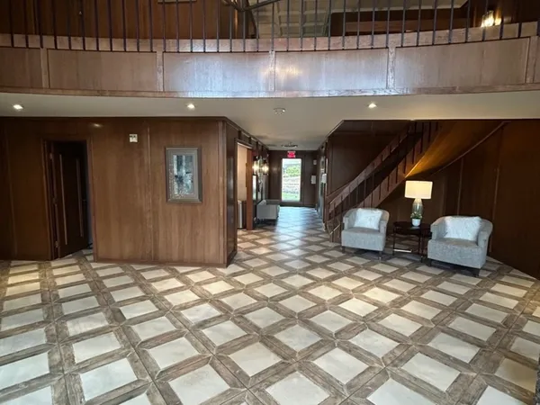 $1,100,000 | 4 Oak Brook Club Drive, Unit G205, Oak Brook, IL 60523
