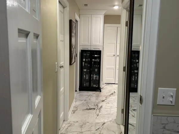 $1,100,000 | 4 Oak Brook Club Drive, Unit G205, Oak Brook, IL 60523