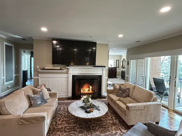 $1,100,000 | 4 Oak Brook Club Drive, Unit G205, Oak Brook, IL 60523