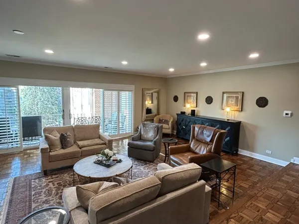$1,100,000 | 4 Oak Brook Club Drive, Unit G205, Oak Brook, IL 60523
