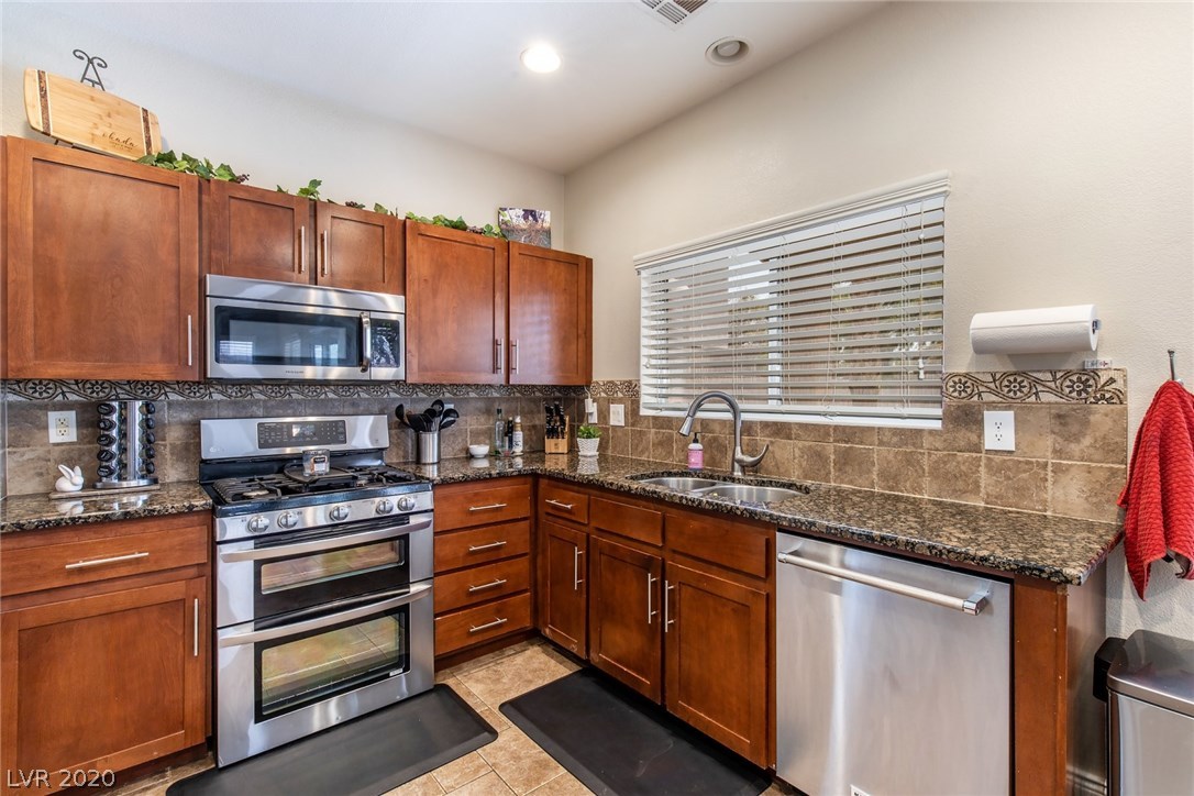 191 Verde Ridge Court Henderson, NV 89012 - Photo 8 of 26