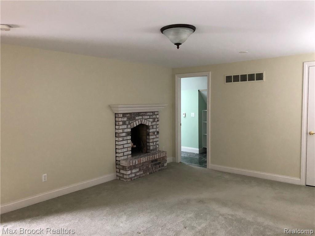 33278 West 11 Mile Road Farmington, MI 48334 - Photo 13 of 36 IMG_0440.jpg