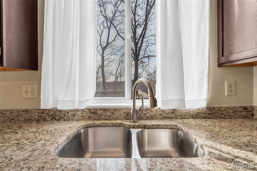 9946 Tesson Creek Estates Road St. Louis, MO 63123 - Photo 11 of 41