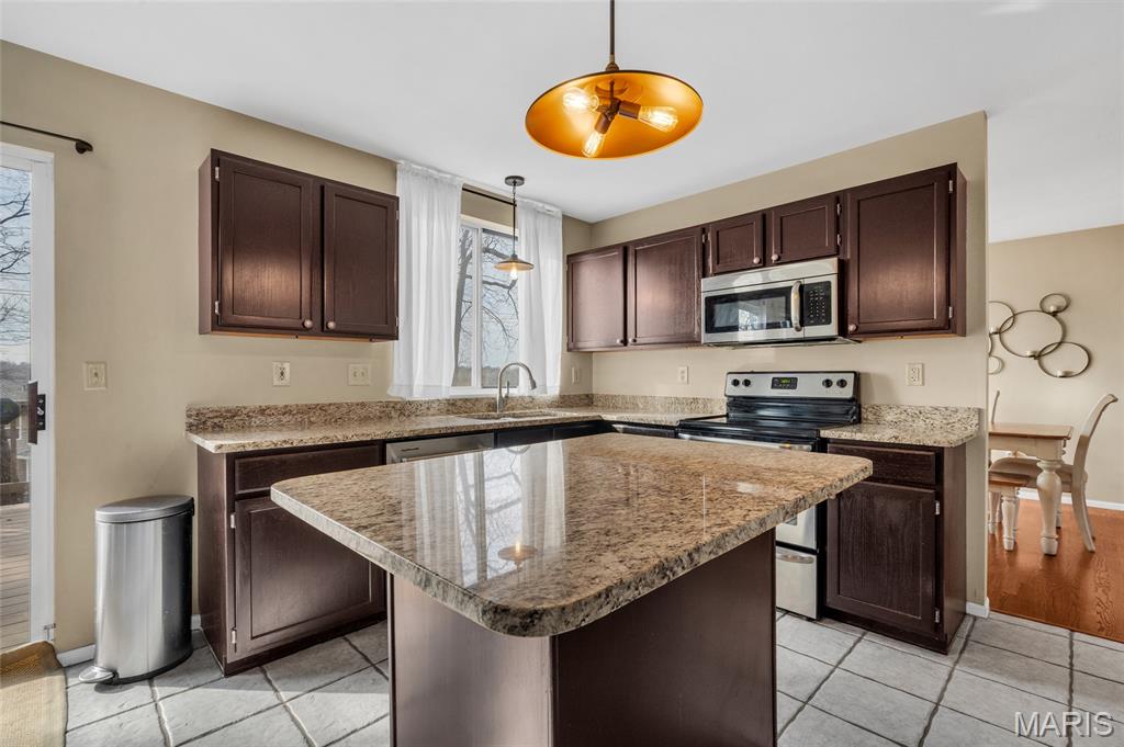 9946 Tesson Creek Estates Road St. Louis, MO 63123 - Photo 14 of 41