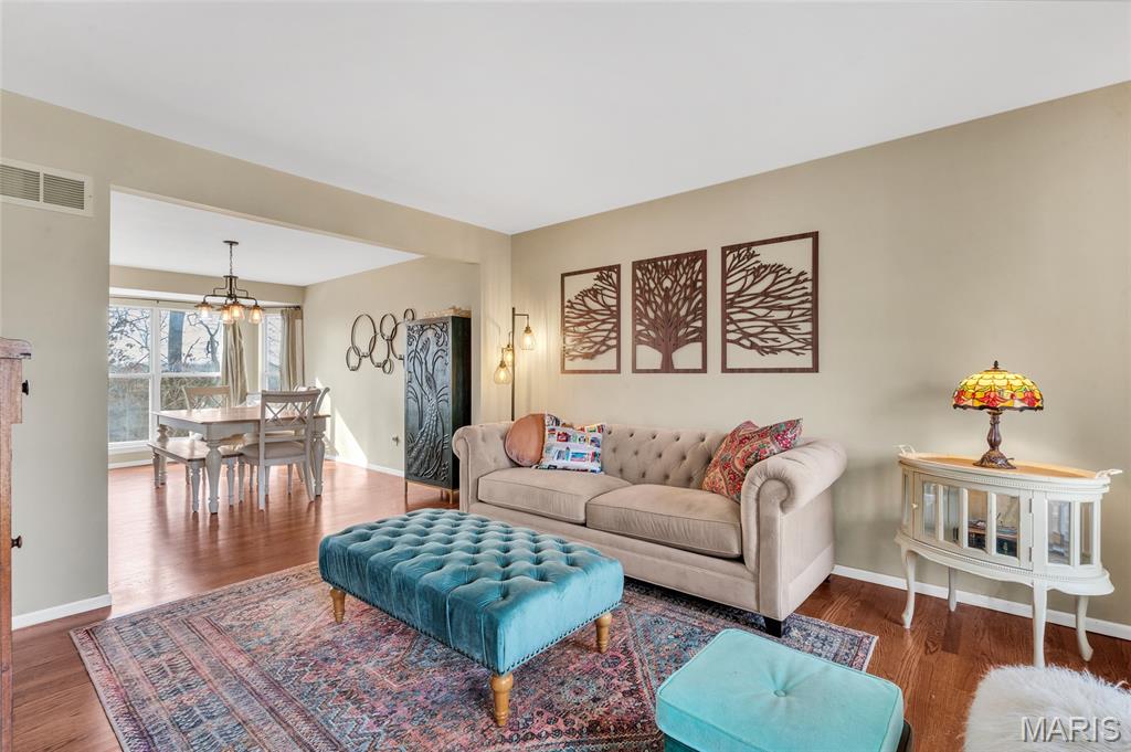 9946 Tesson Creek Estates Road St. Louis, MO 63123 - Photo 2 of 41