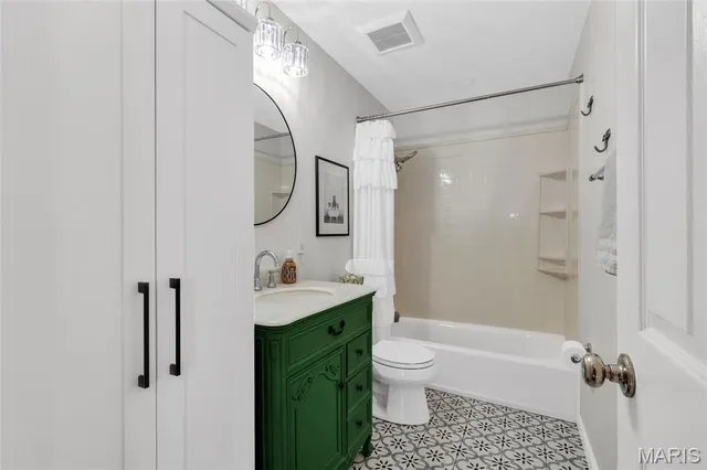 $432,500 | 9946 Tesson Creek Estates Road, St. Louis, MO 63123