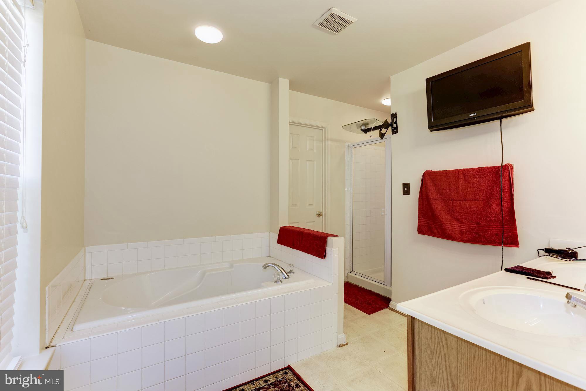 8107 Foxhall Road Clinton, MD 20735 - Photo 14 of 21 Bath (Master)