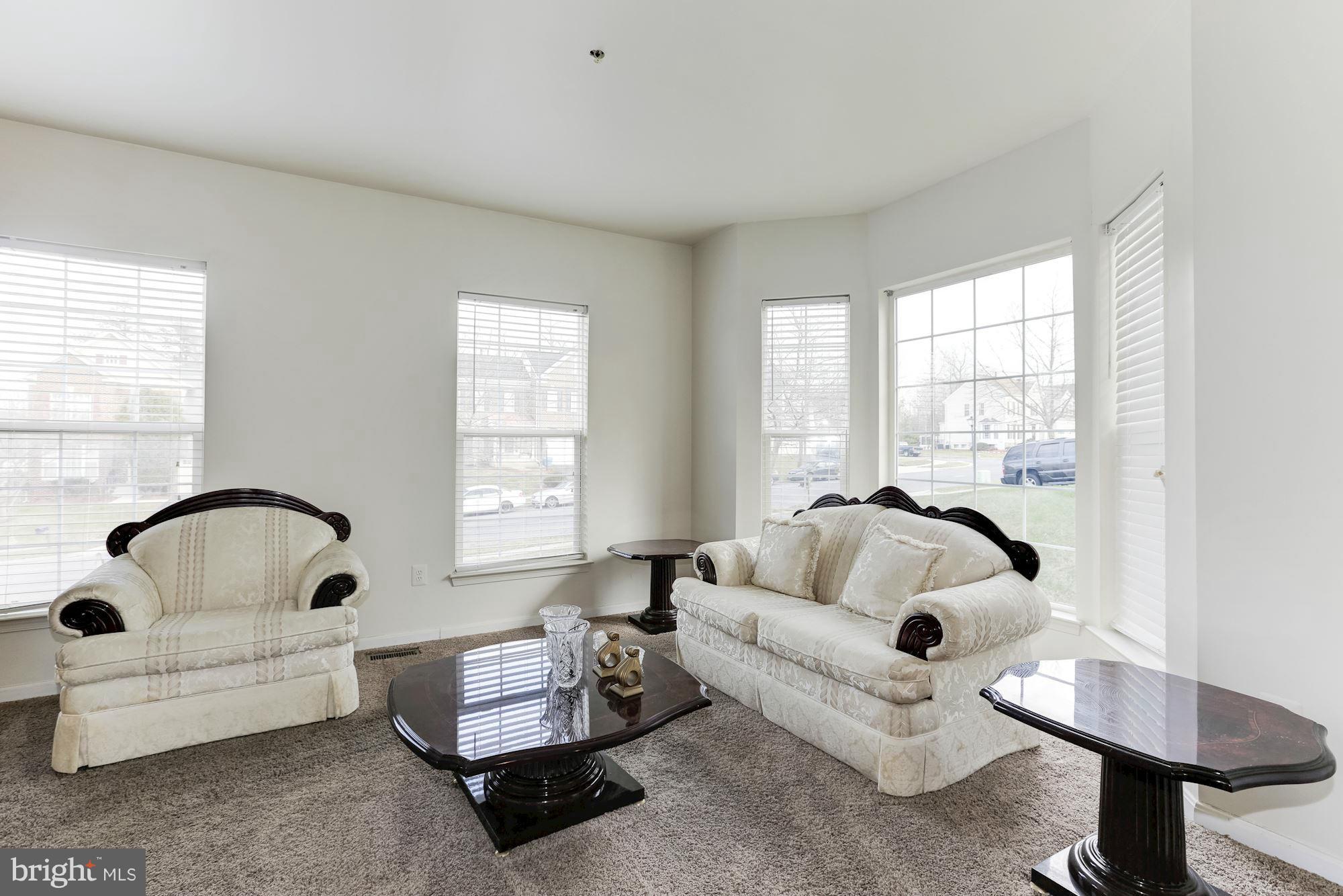 8107 Foxhall Road Clinton, MD 20735 - Photo 4 of 21 Living Room