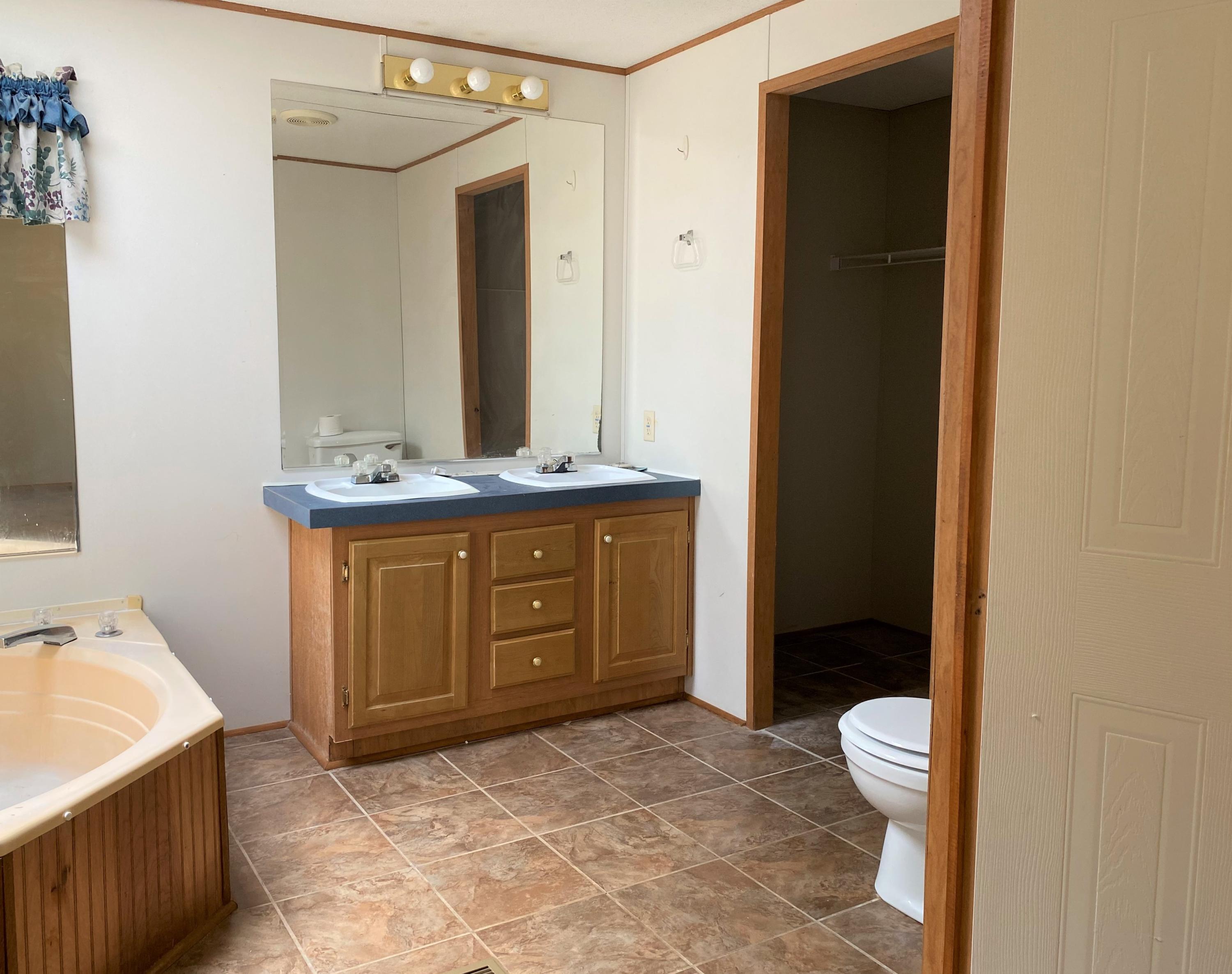 247 Couch Road Jonesborough, TN 37659 - Photo 9 of 13 Master Bath