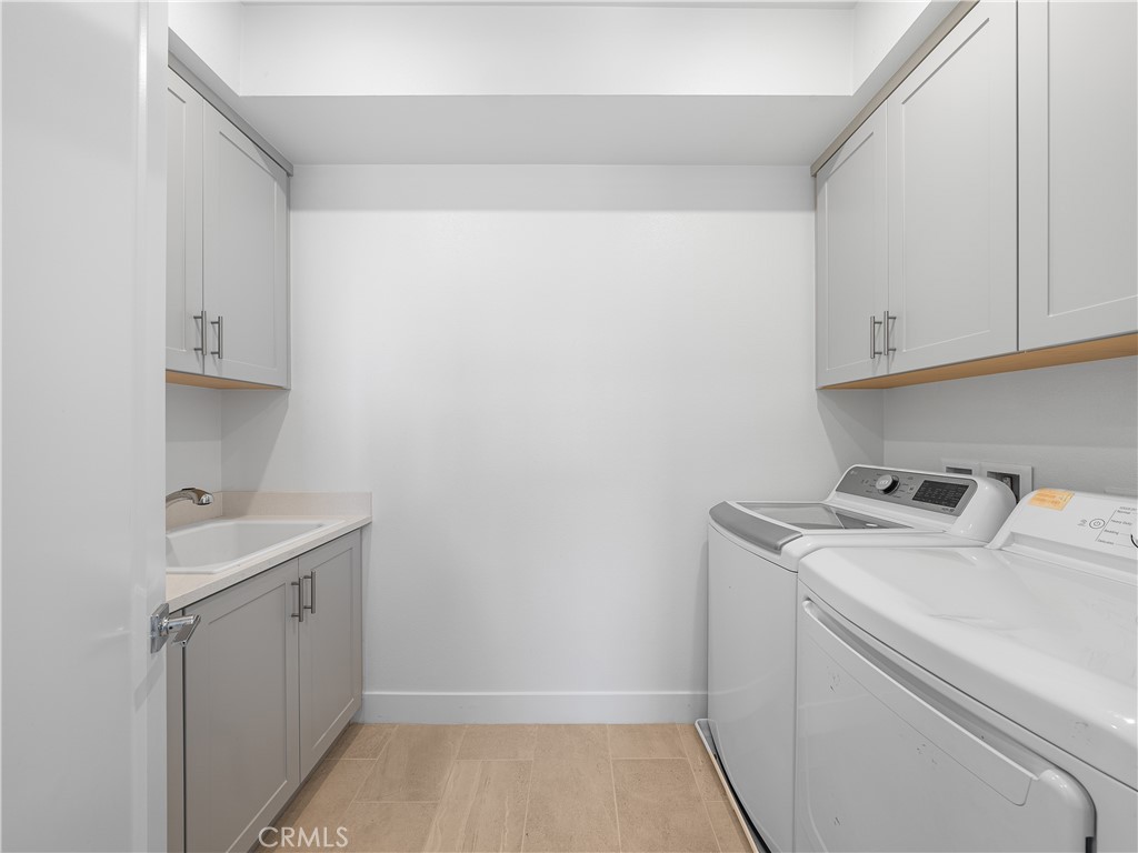 191 Lynx Irvine, CA 92618 - Photo 15 of 26 a view of utility room with washer and dryer